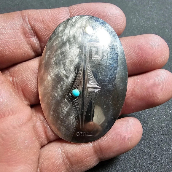 Fred Ortiz Design Silver Tone Oval Shaped Etched Brooch With Turquoise Bead - Picture 1 of 8